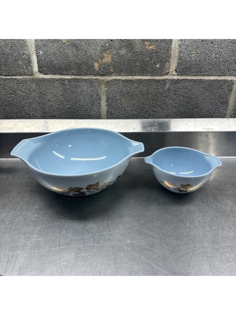 Pyrex Delphite Blue Golden Grapes 4 Qt 444 Cinderella Mixing Bowl 1.5 Qt